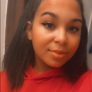 Meet your Posher, Kendra